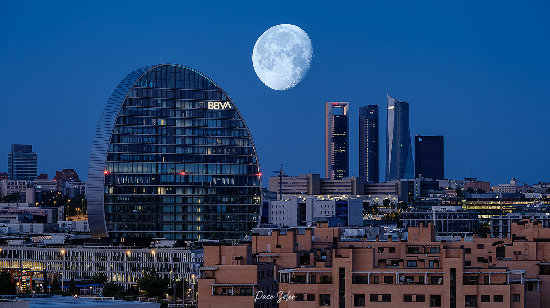 154 BBVA y Luna B.jpg