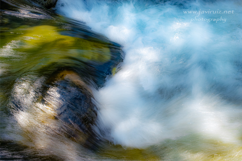 abstraccion de luz y agua.jpg