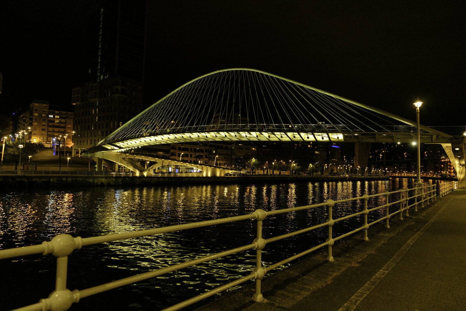 Bilbao_Nocturno.jpg