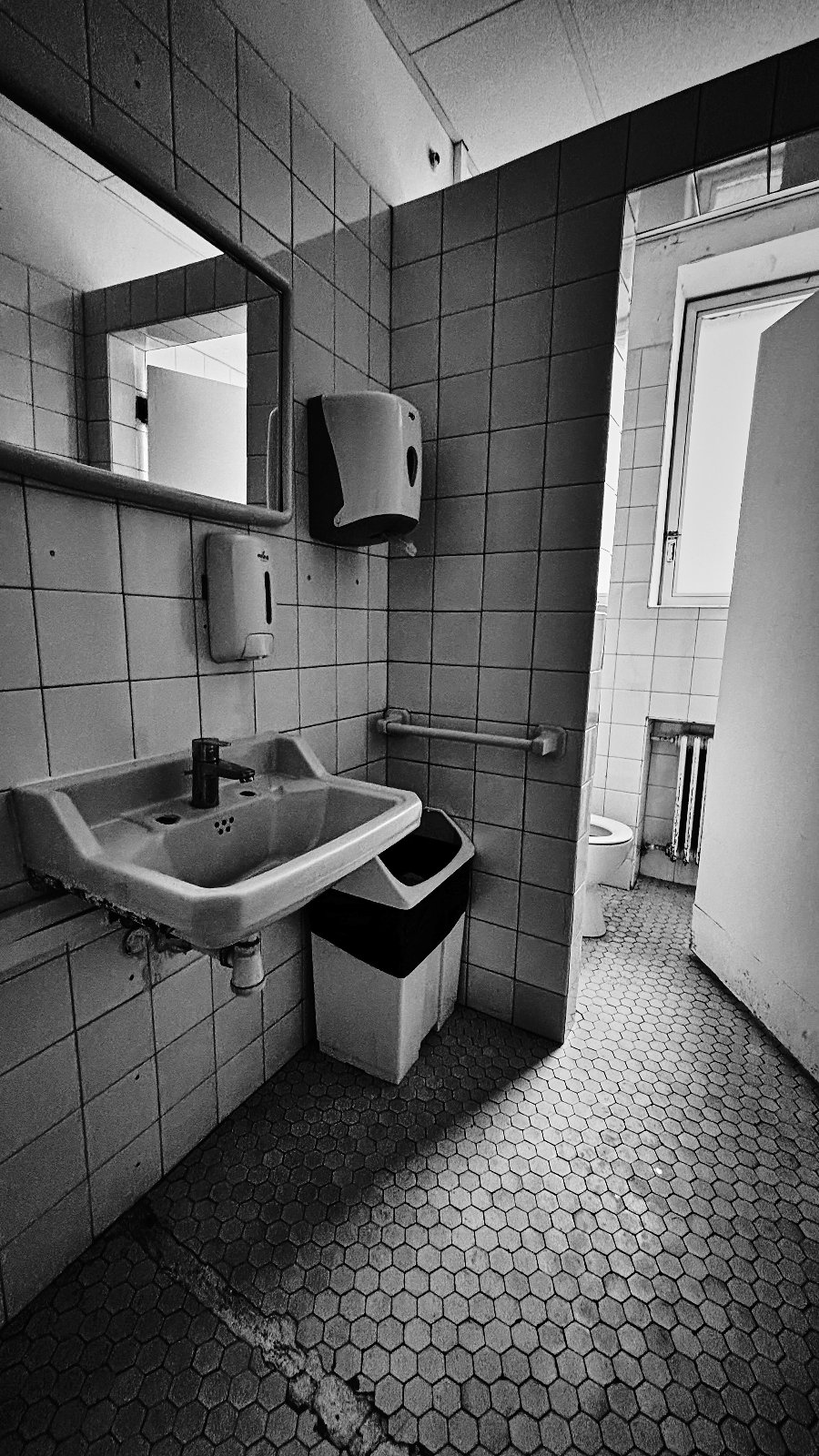 Decadente WC.jpg