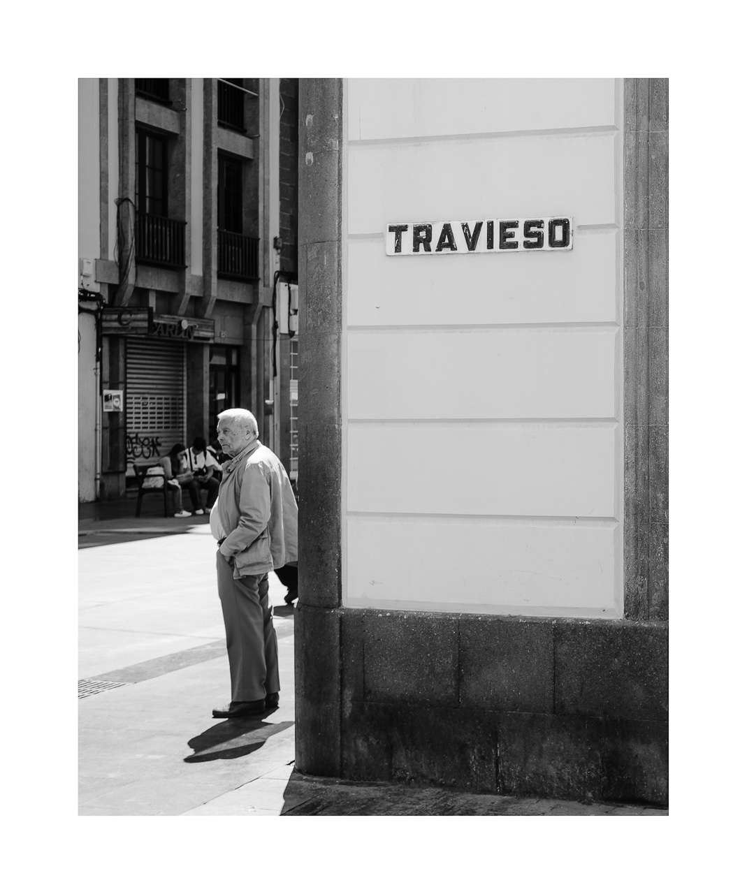 fotografo-gran-canaria-calle-travieso-pared-blanco-negro.JPG
