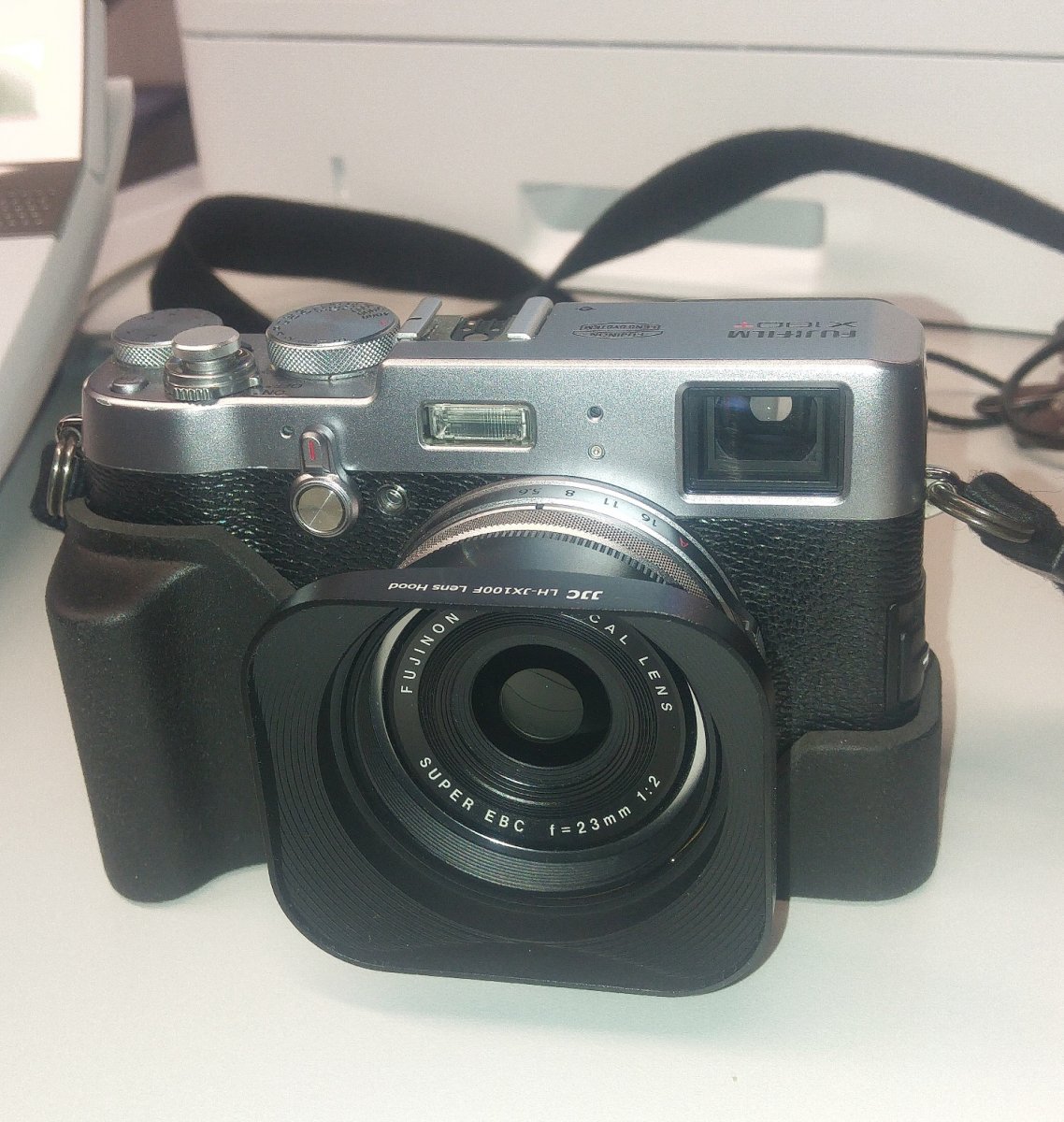 Fuji X100T con grip.jpeg