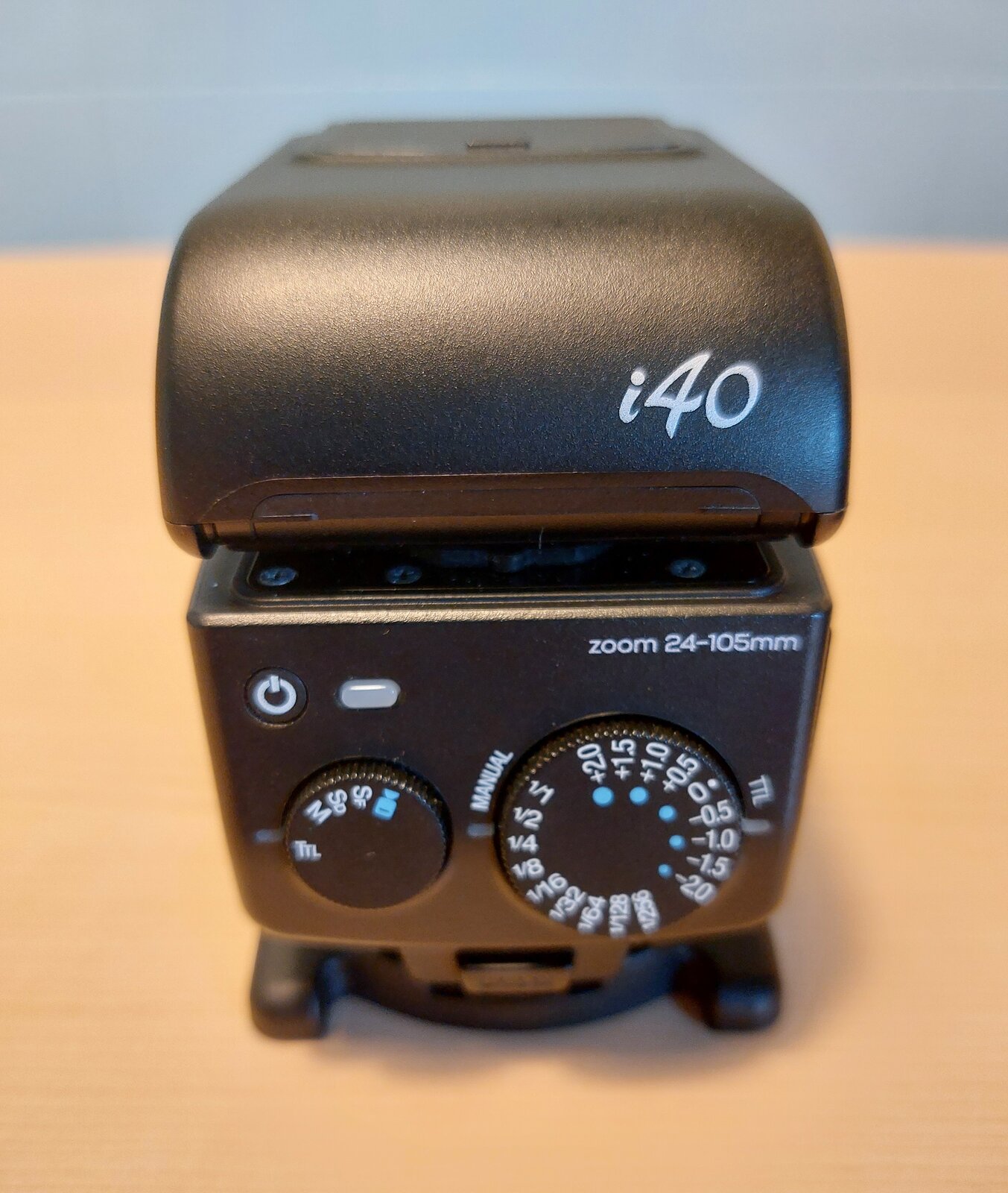 nissin i40 3.jpg