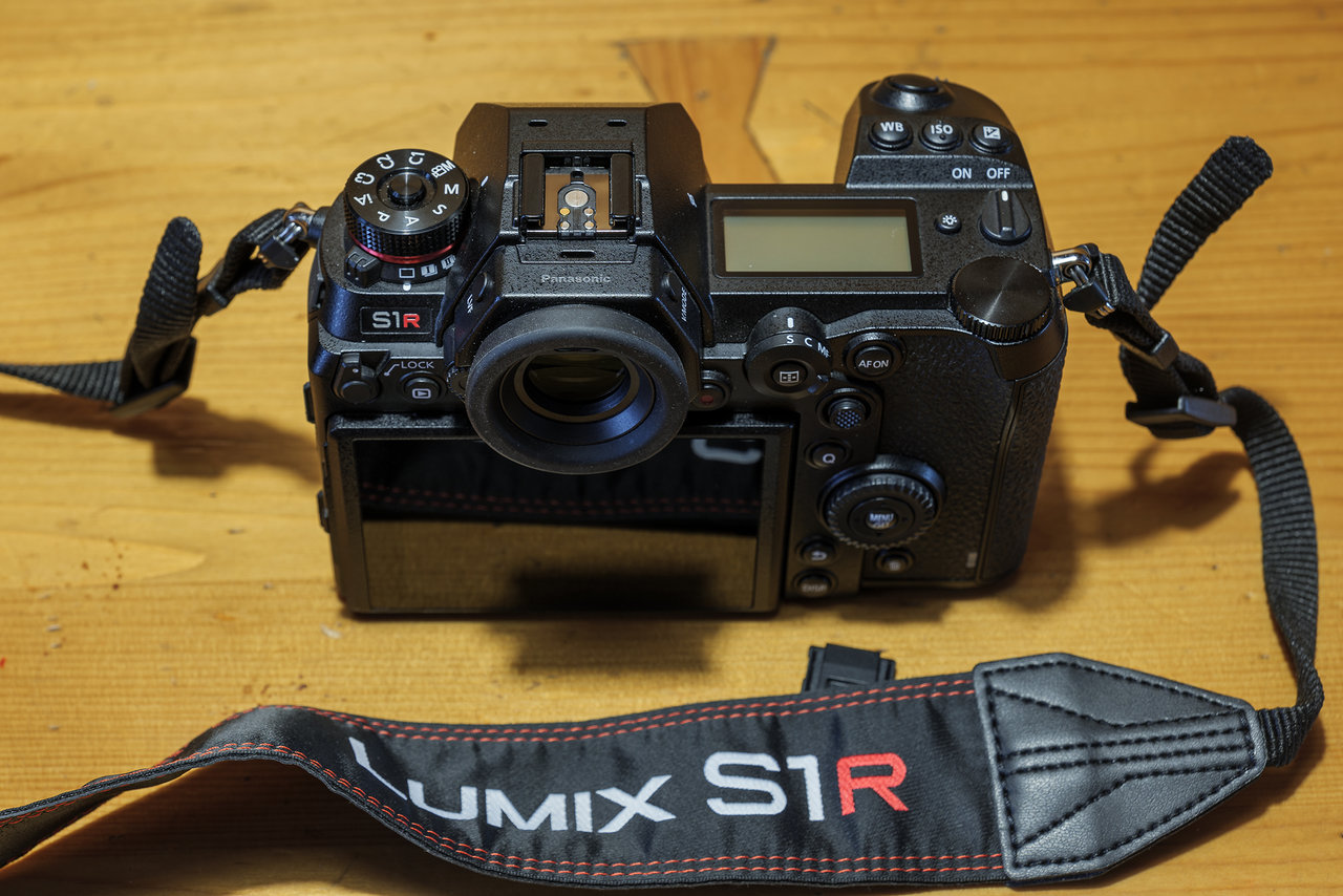 Panasonic-Lumix-S1R-4.jpg