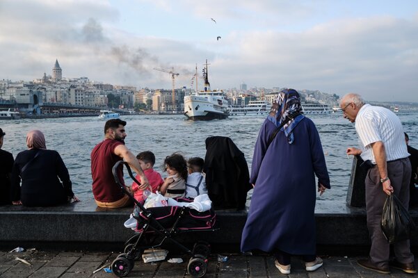 Familia en Bosforo  niños Barco.jpeg