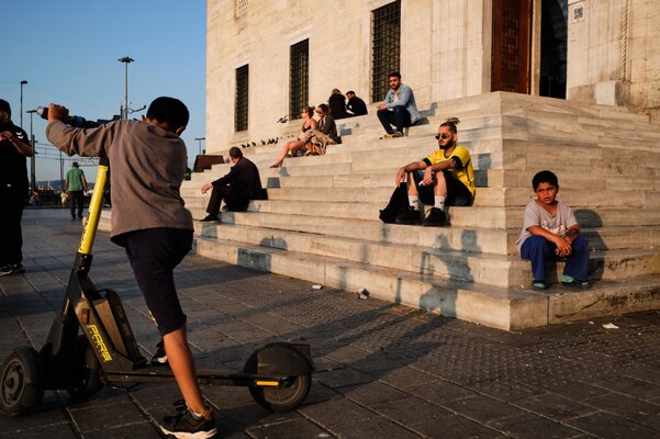Niños triciclo Eminonu.jpeg