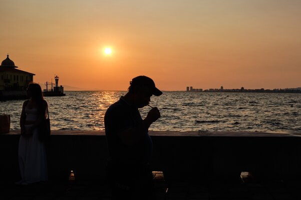 Hombre fumando gorra chica Esmirna 1.jpeg