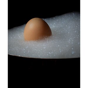 fotografo-bodegon-huevo-espuma-conceptual.jpg
