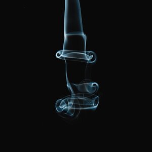 fotografo-fondo-negro-humo-azul-forma.jpg