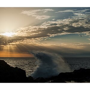 fotografo-atardecer-montañas-sol-nubes-mar-ola.JPG