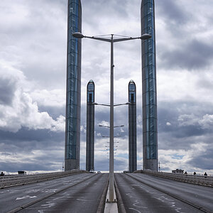 Puente Jacques-Chaban-Delmas (1).jpg