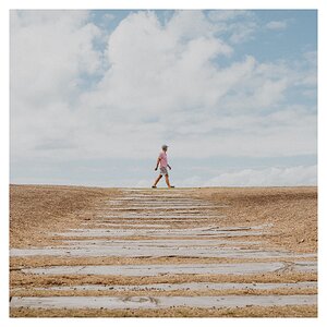 fotografo-gran-canaria-persona-caminante-cielo-nubes.JPG