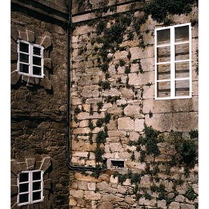 fotografo-ventanas-pared-piedra.jpg