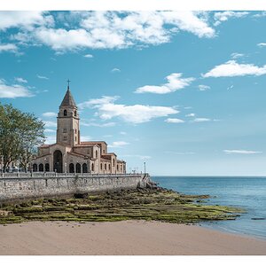 fotografo-gijon-iglesia-san-pedro-playa-san-lorenzo-mar-arena-cielo.jpg