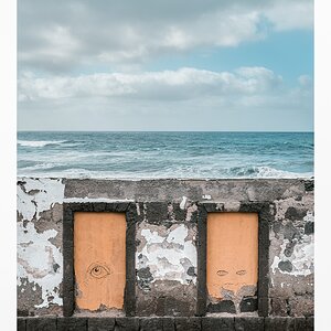 fotografo-cielo-azul-mar-muro-descascarado.jpg