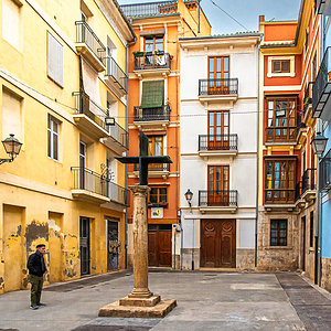 Plegaria ante la cruz.jpg