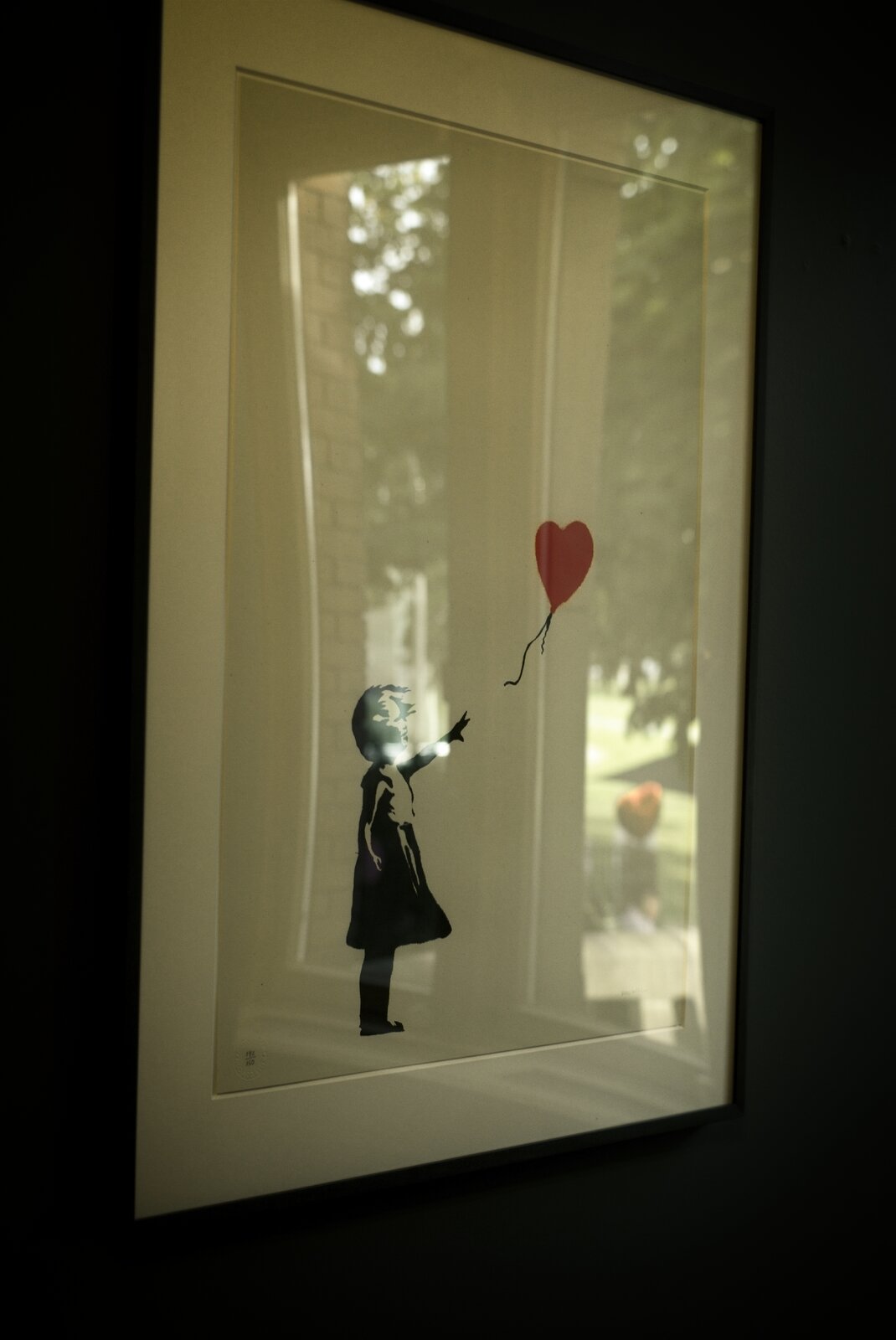 Dia02_Banksy_Girl_with_balloon.jpg