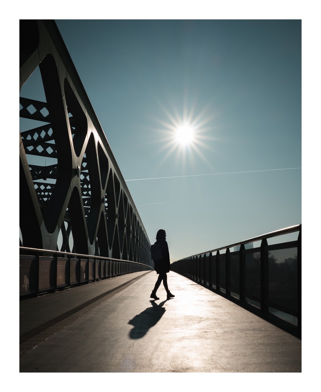 fotografo-eslovaquia-bratislava-puente-viejo-persona-silueta-contraluz.jpg