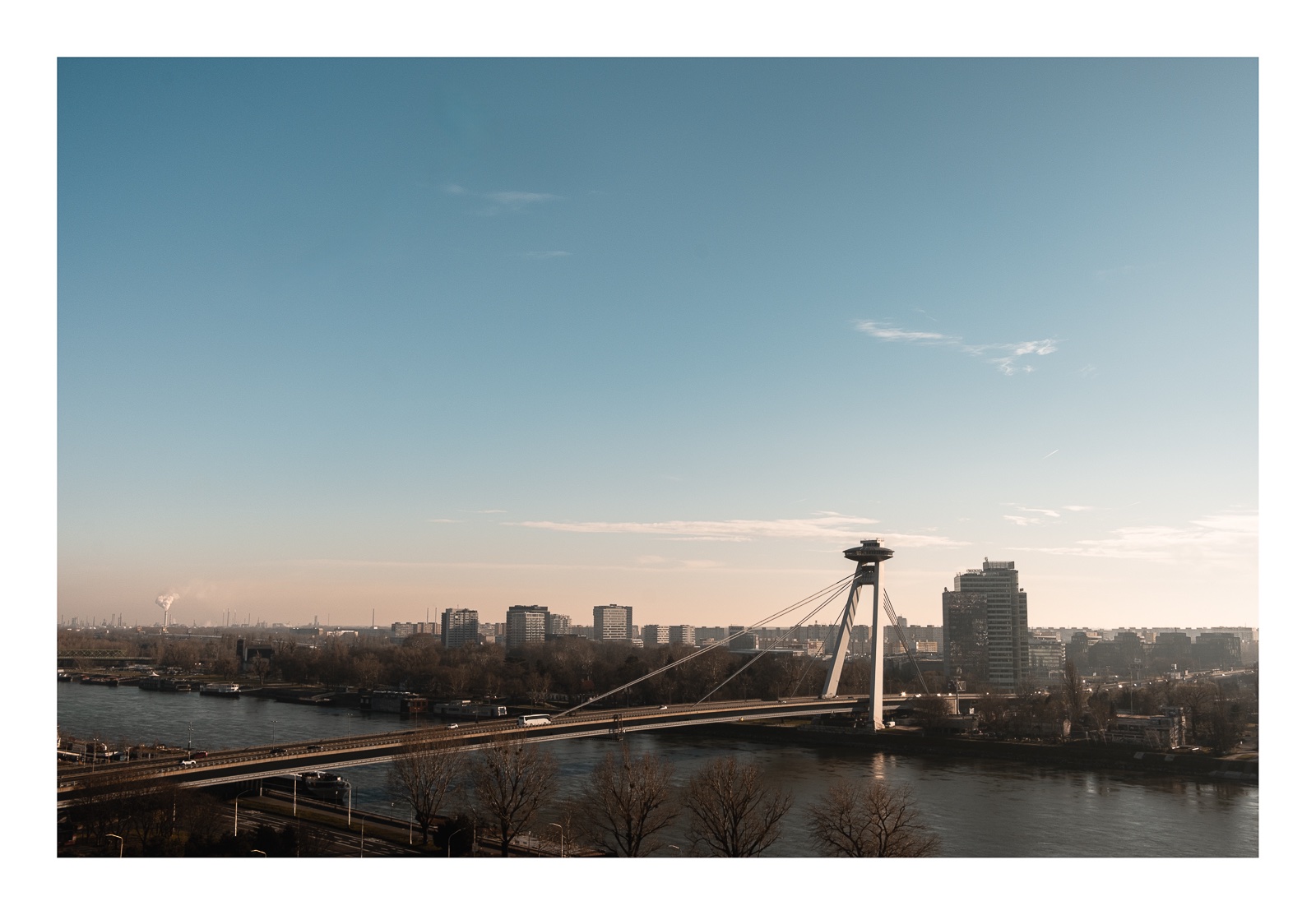 fotografo-eslovaquia-bratislava-ufo-torre-arquitectura-puente.JPG