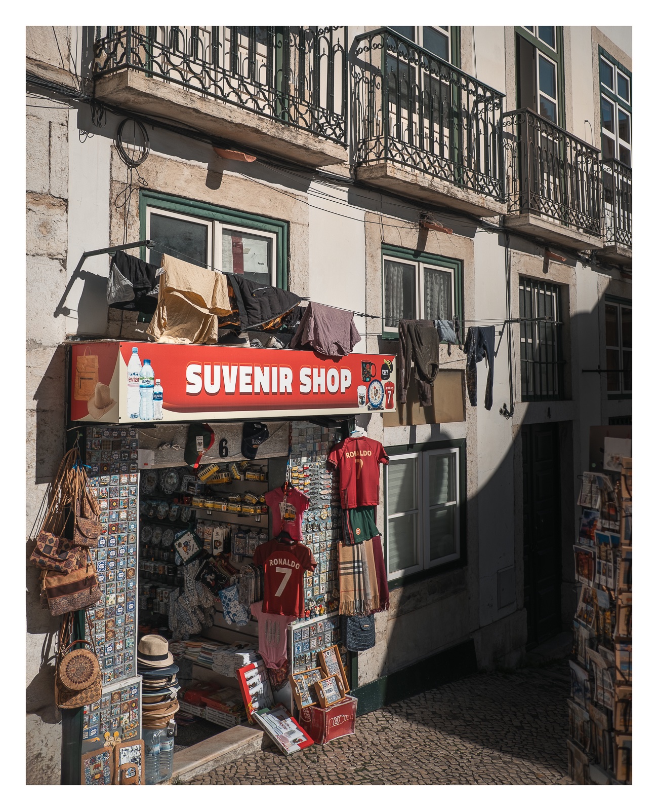 fotografo-lisboa-portugal-suvenir-camiseta-futbol-cristiano-ronaldo.jpg