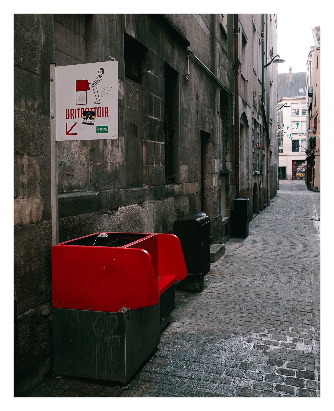 fotografo-nantes-uritrottoir-orina-compos-plantas-reciclaje-calle.jpg